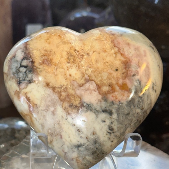 🔥SALE🔥 Crazy Lace Agate Crystal Heart Carving! - Picture 1 of 3